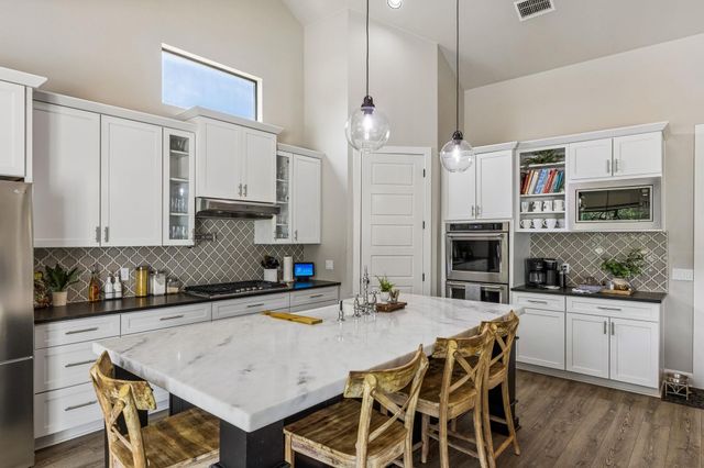 111 Craigen RD, Liberty Hill, TX 78642