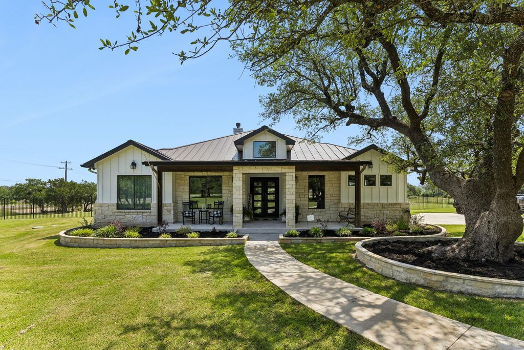 111 Craigen RD, Liberty Hill, TX 78642