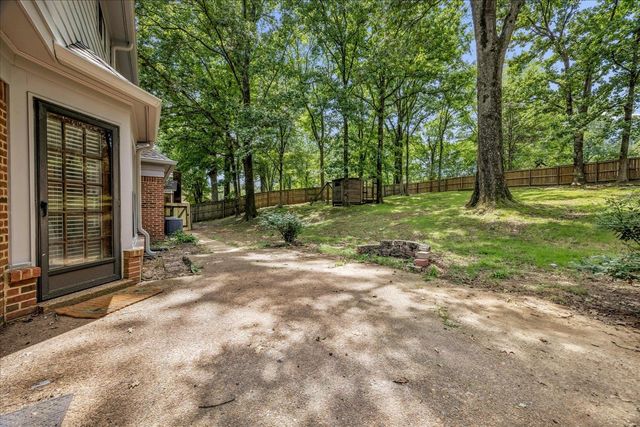 8670 RIVERWOOD FARMS PKY, Memphis, TN 38016