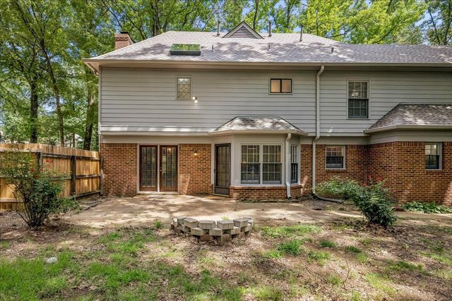 8670 RIVERWOOD FARMS PKY, Memphis, TN 38016