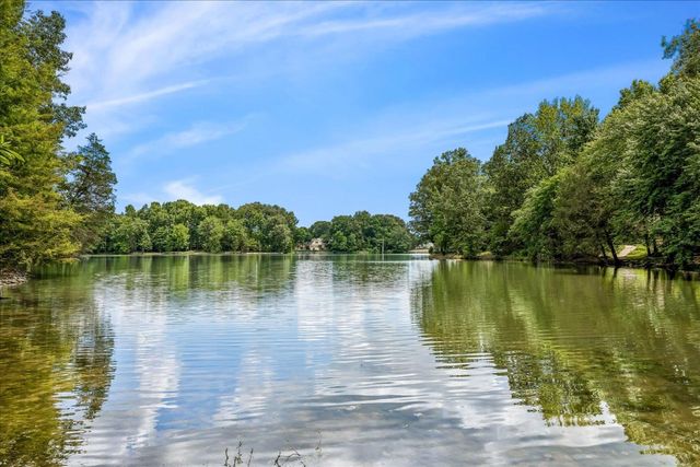 8670 RIVERWOOD FARMS PKY, Memphis, TN 38016