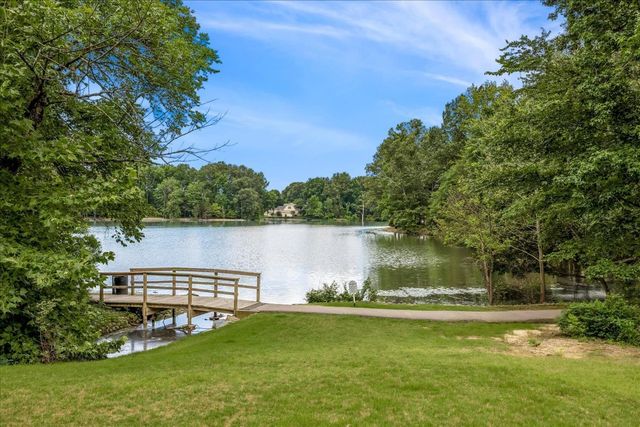 8670 RIVERWOOD FARMS PKY, Memphis, TN 38016