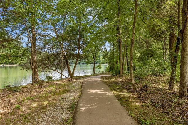 8670 RIVERWOOD FARMS PKY, Memphis, TN 38016