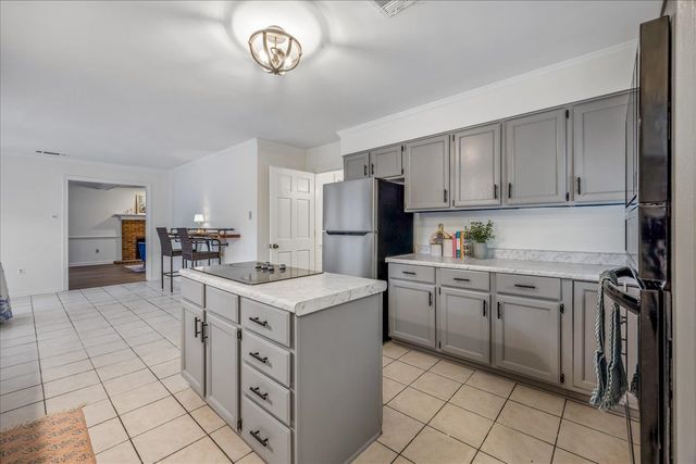 8670 RIVERWOOD FARMS PKY, Memphis, TN 38016