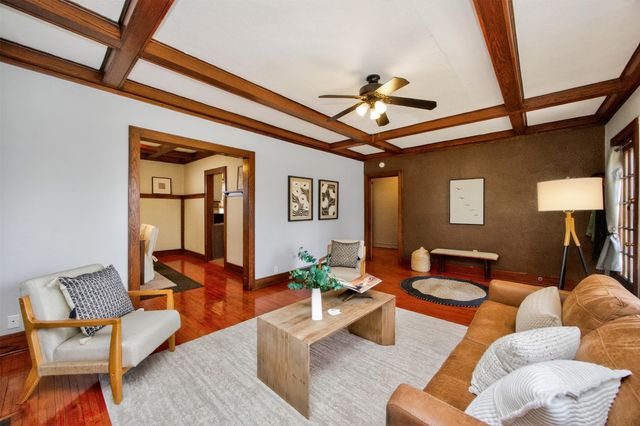 913 Clinton Avenue, Des Moines, IA 50313