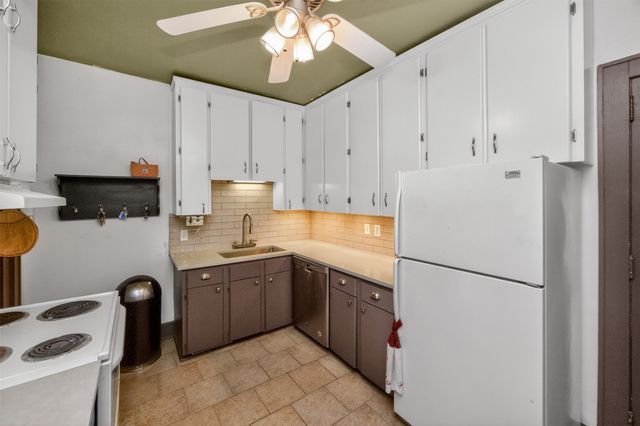 913 Clinton Avenue, Des Moines, IA 50313