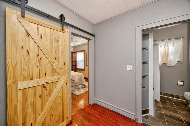 913 Clinton Avenue, Des Moines, IA 50313