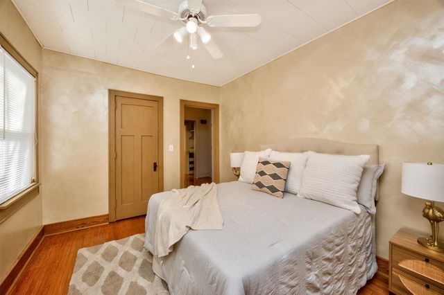 913 Clinton Avenue, Des Moines, IA 50313