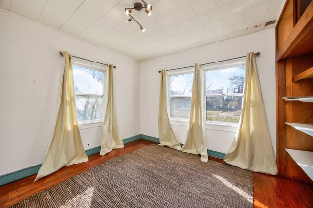 913 Clinton Avenue, Des Moines, IA 50313