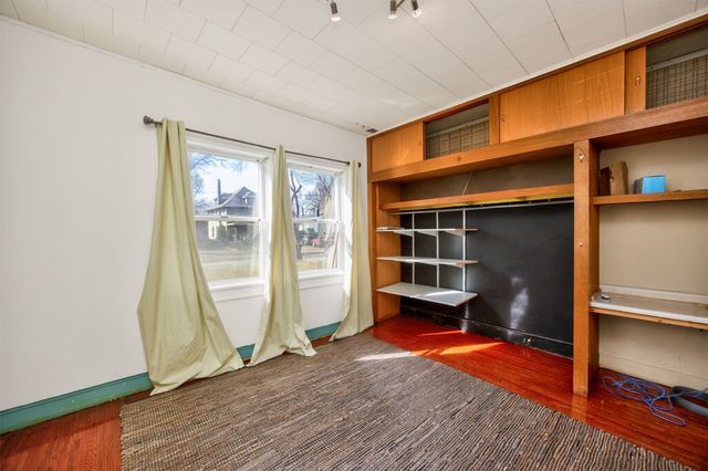 913 Clinton Avenue, Des Moines, IA 50313