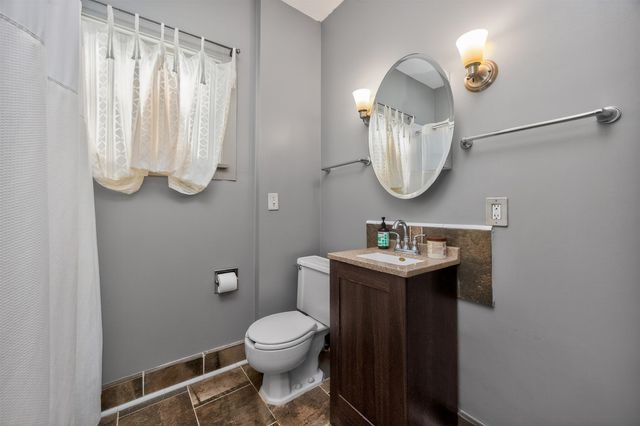 913 Clinton Avenue, Des Moines, IA 50313