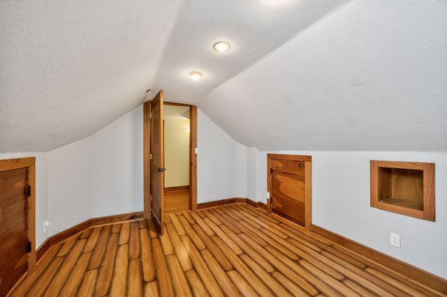 913 Clinton Avenue, Des Moines, IA 50313