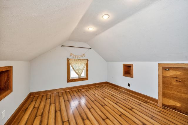 913 Clinton Avenue, Des Moines, IA 50313