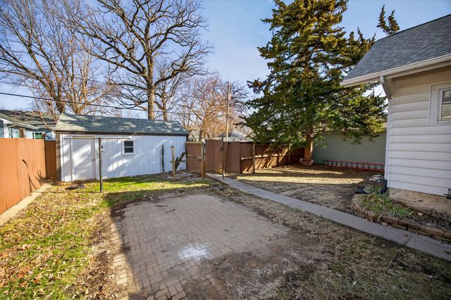 913 Clinton Avenue, Des Moines, IA 50313