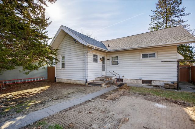 913 Clinton Avenue, Des Moines, IA 50313