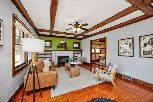 913 Clinton Avenue, Des Moines, IA 50313