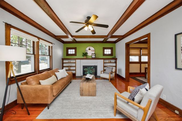 913 Clinton Avenue, Des Moines, IA 50313