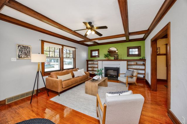 913 Clinton Avenue, Des Moines, IA 50313