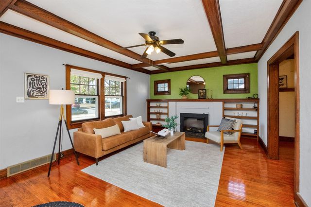 913 Clinton Avenue, Des Moines, IA 50313