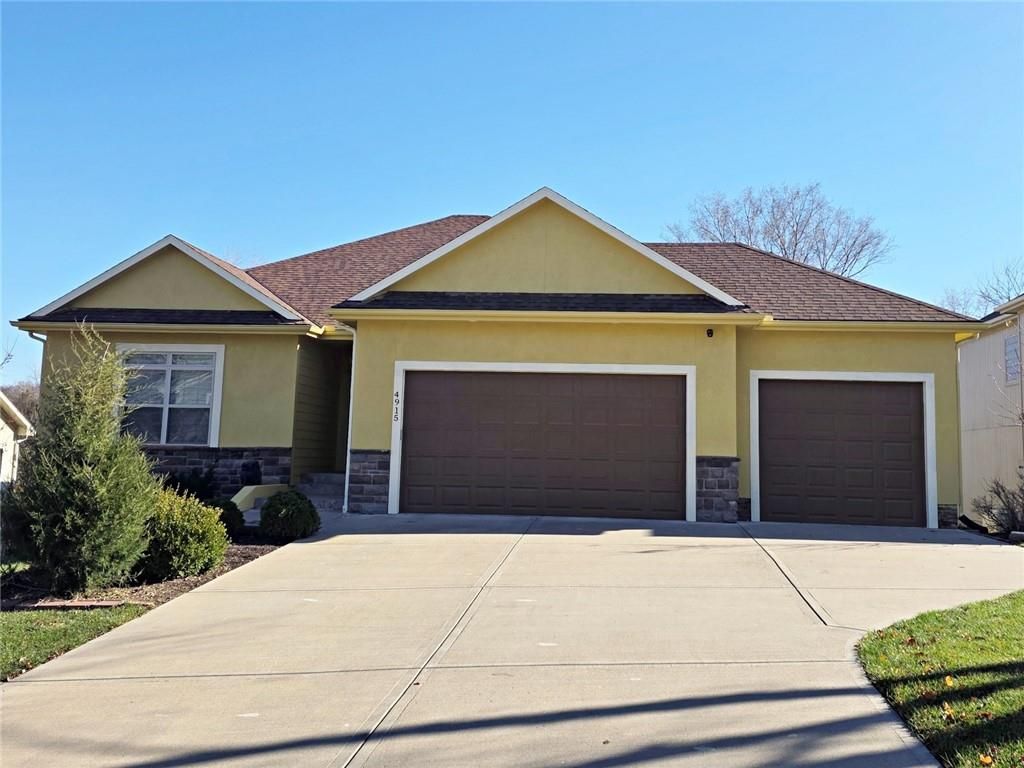 4915 Parkway Drive, Leavenworth, KS 66048