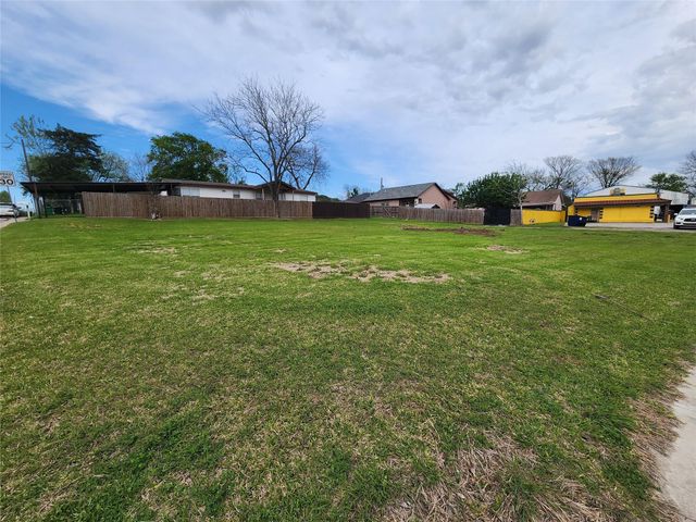 1008 W Main Street, Baytown, TX 77520