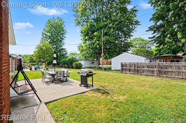 13455 Darryl Drive, Warren, MI 48088