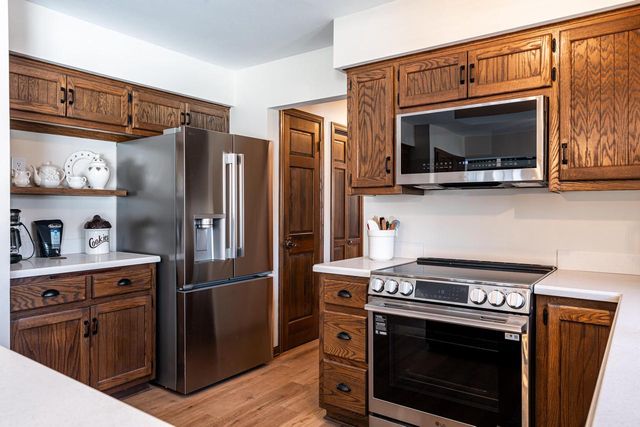6331 Parkview ROAD, Greendale, WI 53129
