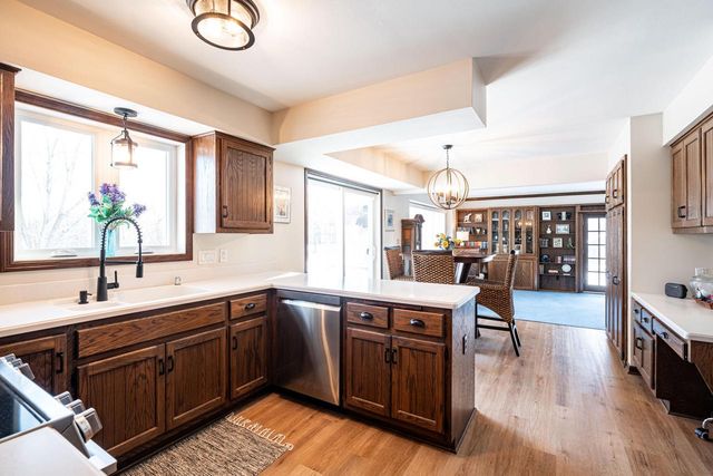6331 Parkview ROAD, Greendale, WI 53129