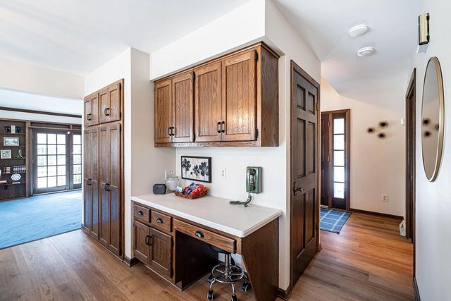 6331 Parkview ROAD, Greendale, WI 53129