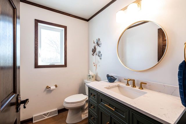 6331 Parkview ROAD, Greendale, WI 53129