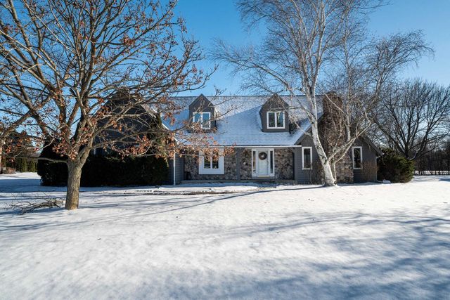 6331 Parkview ROAD, Greendale, WI 53129