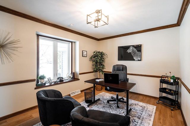 6331 Parkview ROAD, Greendale, WI 53129