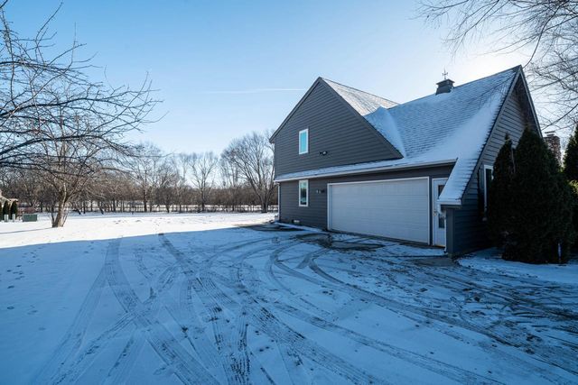 6331 Parkview ROAD, Greendale, WI 53129