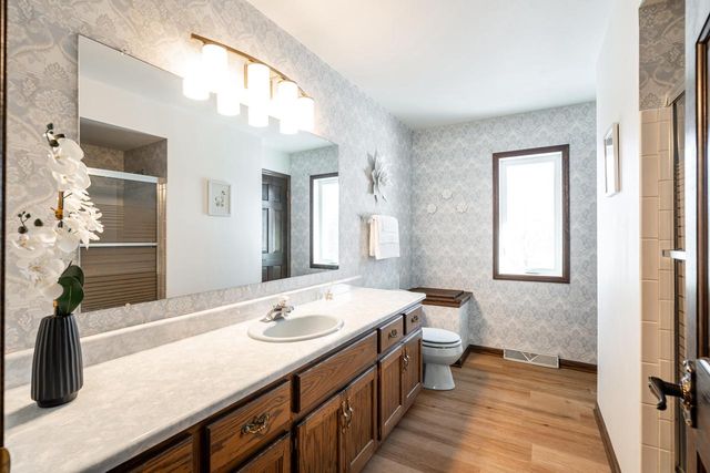 6331 Parkview ROAD, Greendale, WI 53129