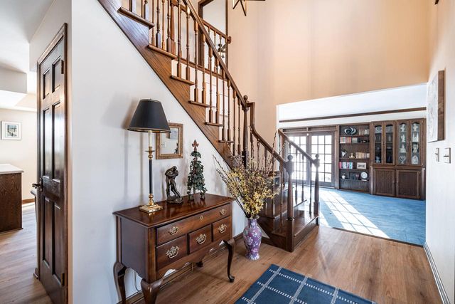 6331 Parkview ROAD, Greendale, WI 53129