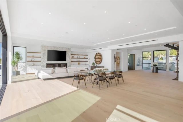 4 Geneve, Newport Beach, CA 92660