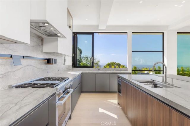 4 Geneve, Newport Beach, CA 92660