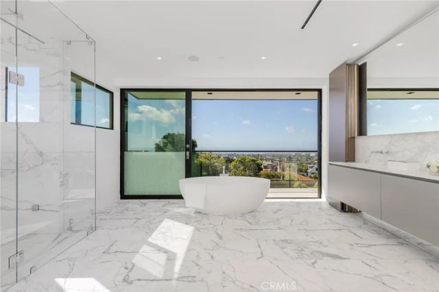 4 Geneve, Newport Beach, CA 92660