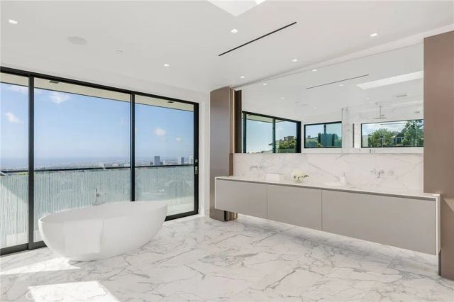 4 Geneve, Newport Beach, CA 92660