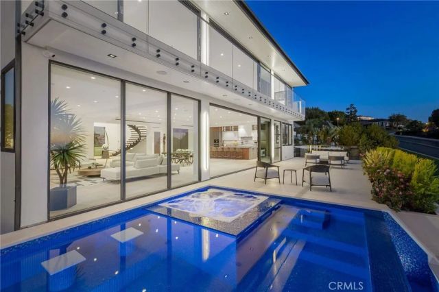 4 Geneve, Newport Beach, CA 92660