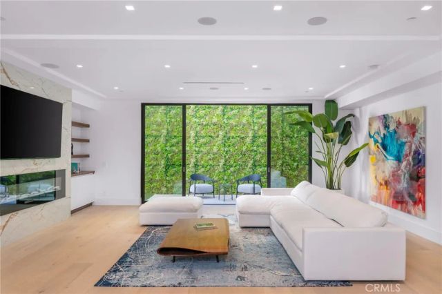 4 Geneve, Newport Beach, CA 92660