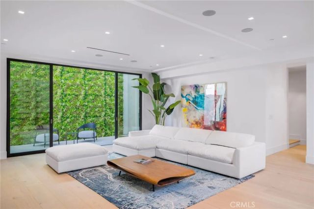 4 Geneve, Newport Beach, CA 92660