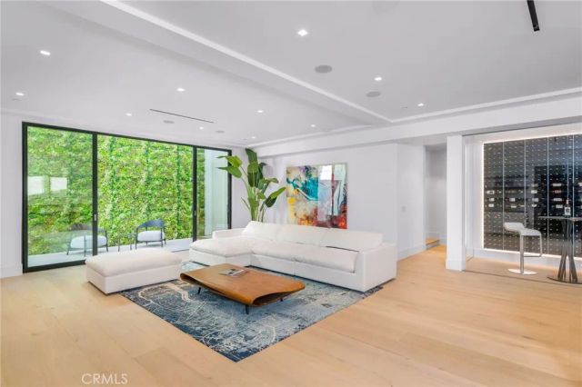 4 Geneve, Newport Beach, CA 92660