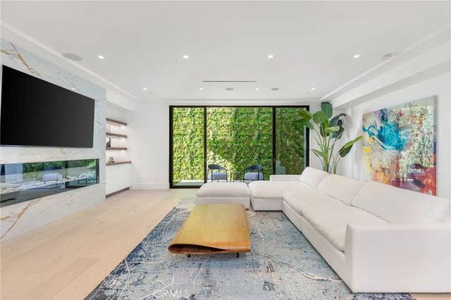 4 Geneve, Newport Beach, CA 92660