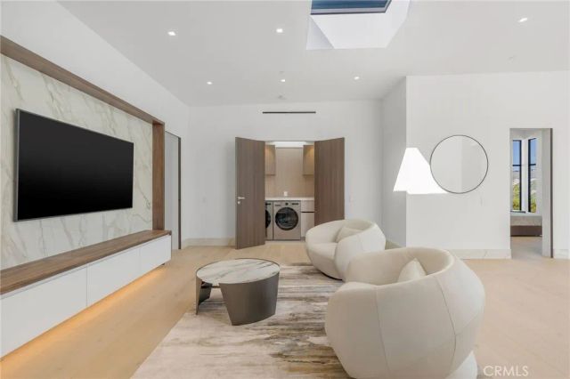 4 Geneve, Newport Beach, CA 92660