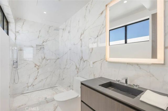 4 Geneve, Newport Beach, CA 92660