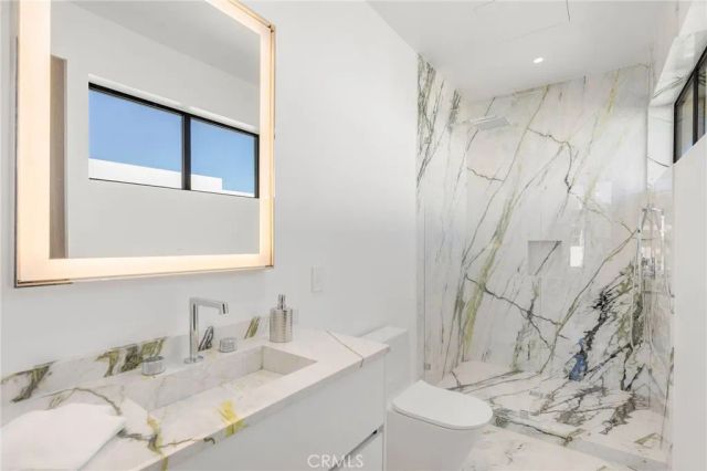 4 Geneve, Newport Beach, CA 92660