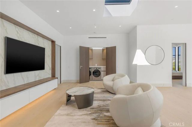 4 Geneve, Newport Beach, CA 92660