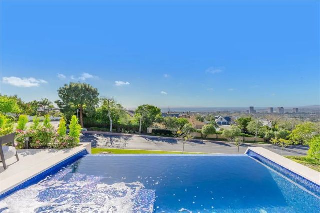4 Geneve, Newport Beach, CA 92660