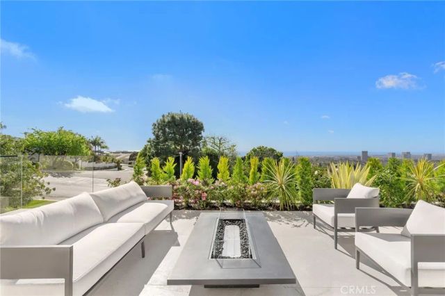 4 Geneve, Newport Beach, CA 92660